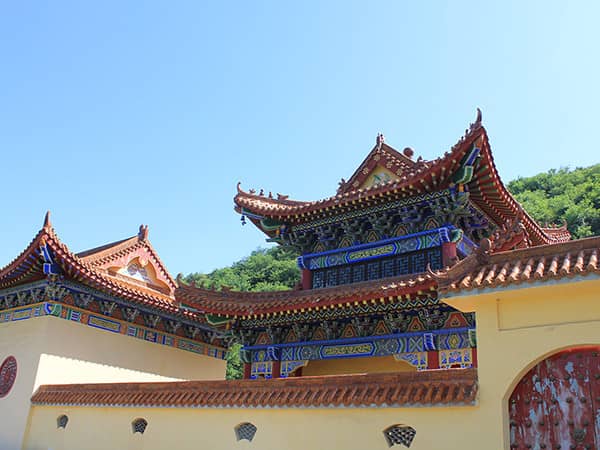 西安壽陽(yáng)山墓園安葬了哪些具有重要影響的人物？這些人物的安葬對(duì)墓園有何特殊意義？