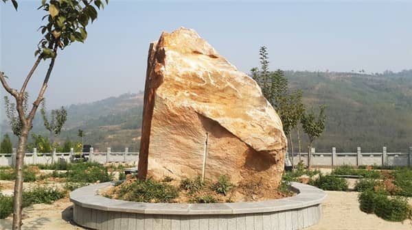 西安壽陽山墓園的自然風光如何，對家屬有何特殊意義？
