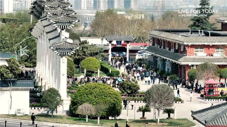 如何從西安地鐵1號線到達西安霸陵墓園新區？